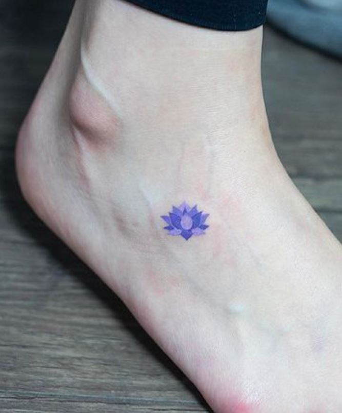 Tatouage Fleur De Lotus Minimaliste Violette