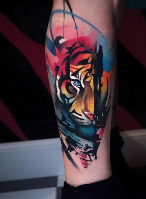 tatouage graphique Tigre sur a jambe
