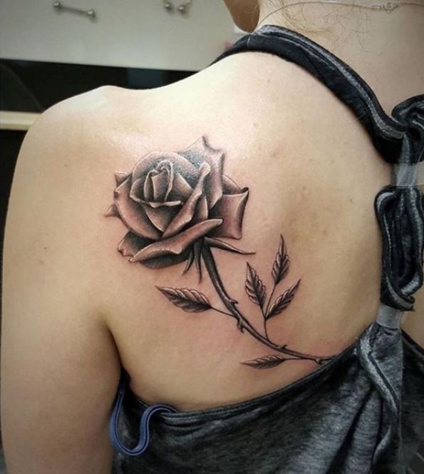 tatouage réaliste Rose Noire