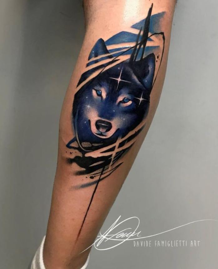  Tatouage De Loup Tricolore Sur Le Mollet