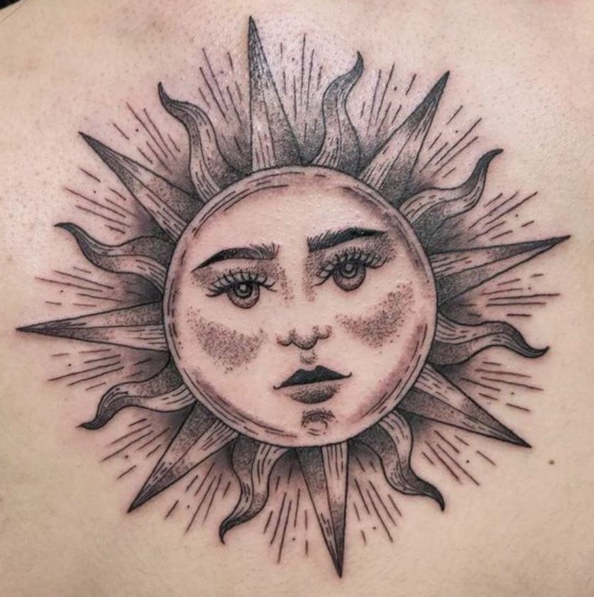 Tatouage Grand Soleil Au Contour Ombré