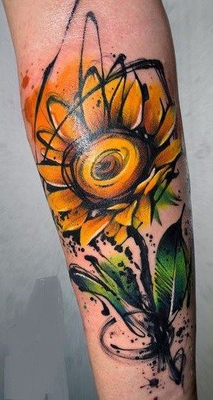 tatouage graphique Tournesol sur le bras femme