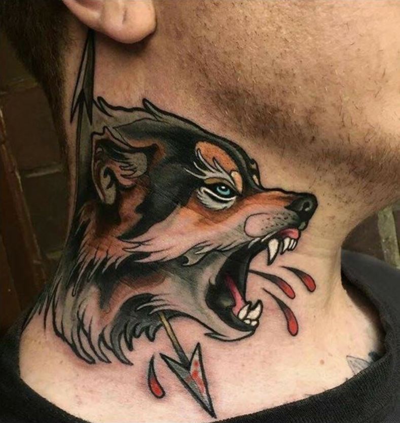 Tatouage De Loup Chassé Sur La Nuque