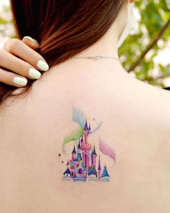 Tatouage Disney Chateau Couleur Sur Le Dos
