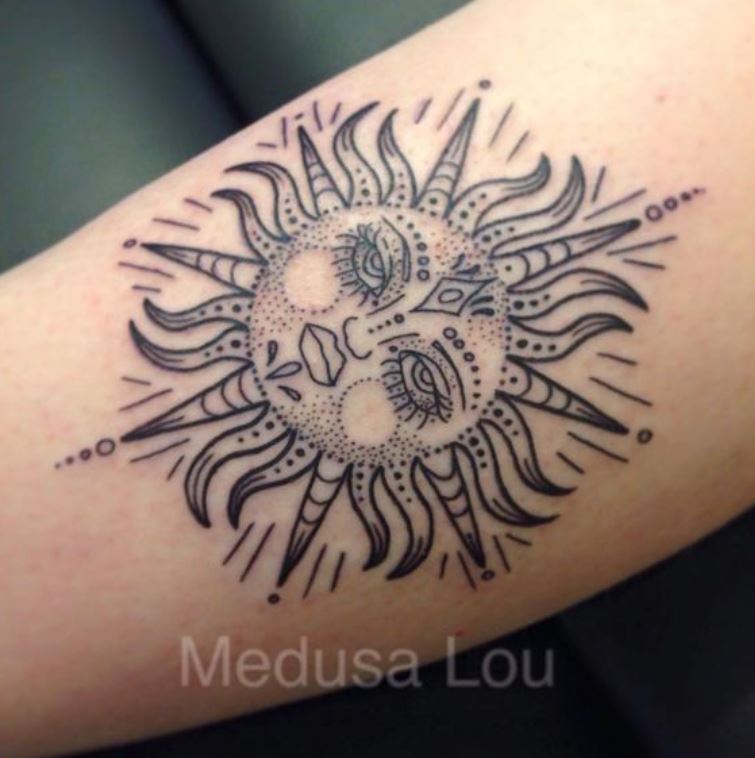 Tatouage Soleil Aux Rayons Multi Motifs