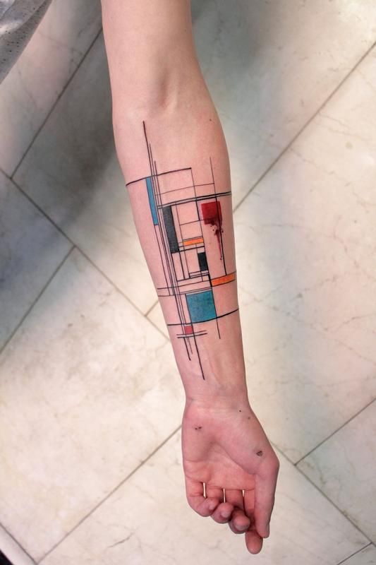 tatouage graphique Lignes Parallèles sur le bras femme