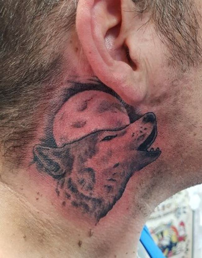 Tatouage Hurlement De Loup Sur La Nuque