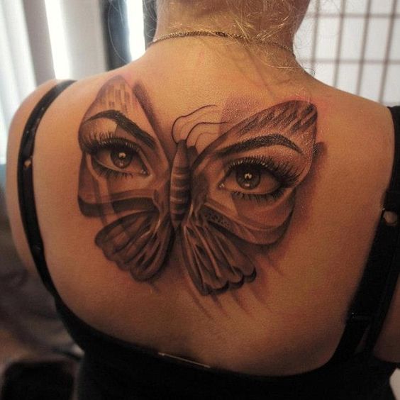 tatouage réaliste Un Papillon Et Des Yeux 