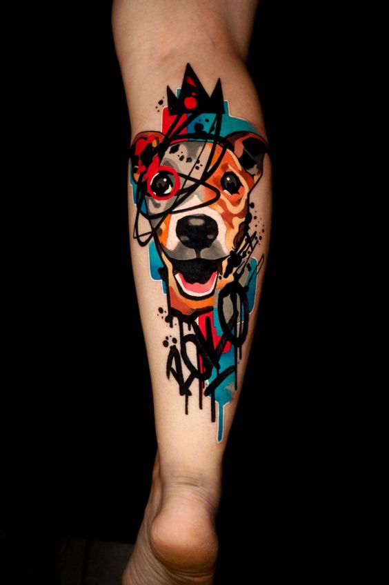 tatouage graphique Chien sur le bras femme