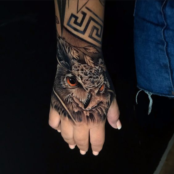 tatouage réaliste Hibou Et Maori 