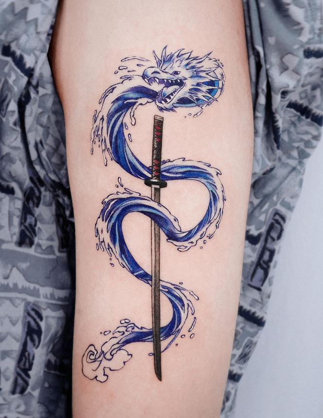 Tatouage De Dragon Souffle De L'eau Et Katana 