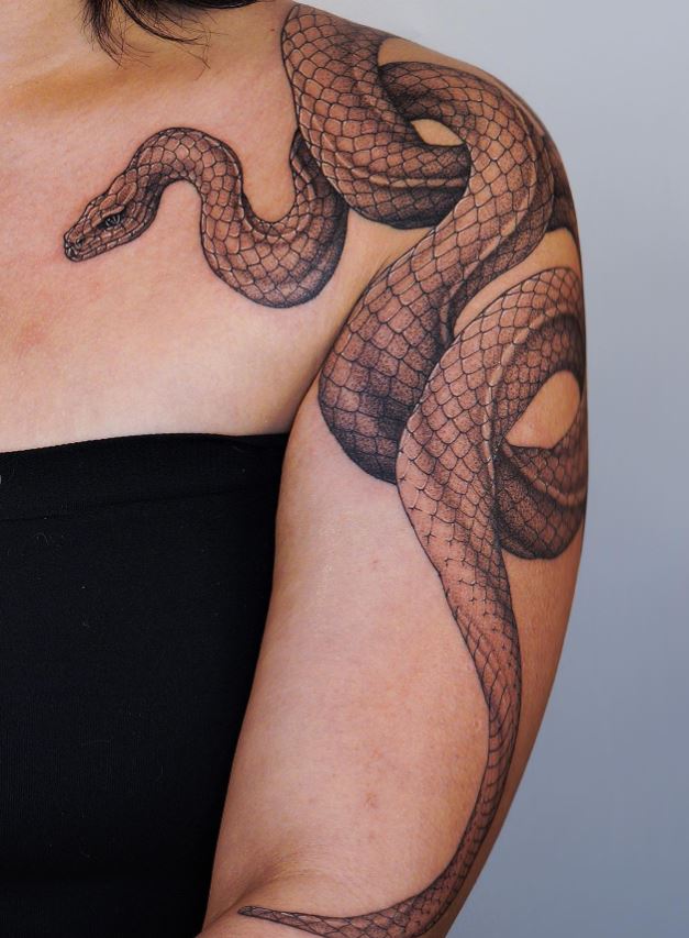 Tatouage De Serpent Sur L'épaule Et Le Bras