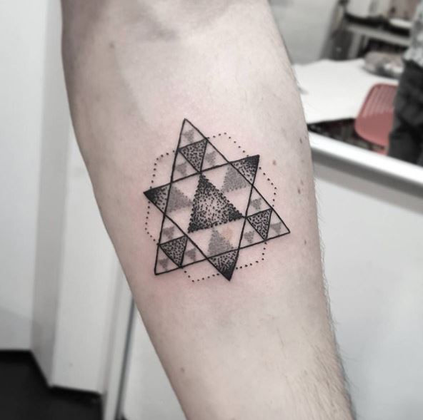 Des Triangles Avec Un Dotwork