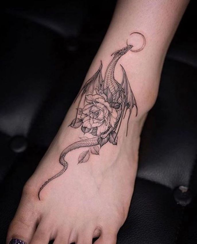 Tatouage De Dragon Et Rose Sur Le Pied 