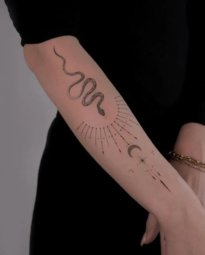 Tatouage De Serpent Et Astres