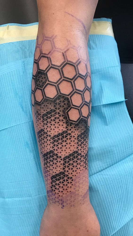 Hexagones Et Dotwork 