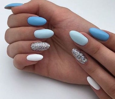 nail Art Hiver Bleu, Blanc Et Paillette