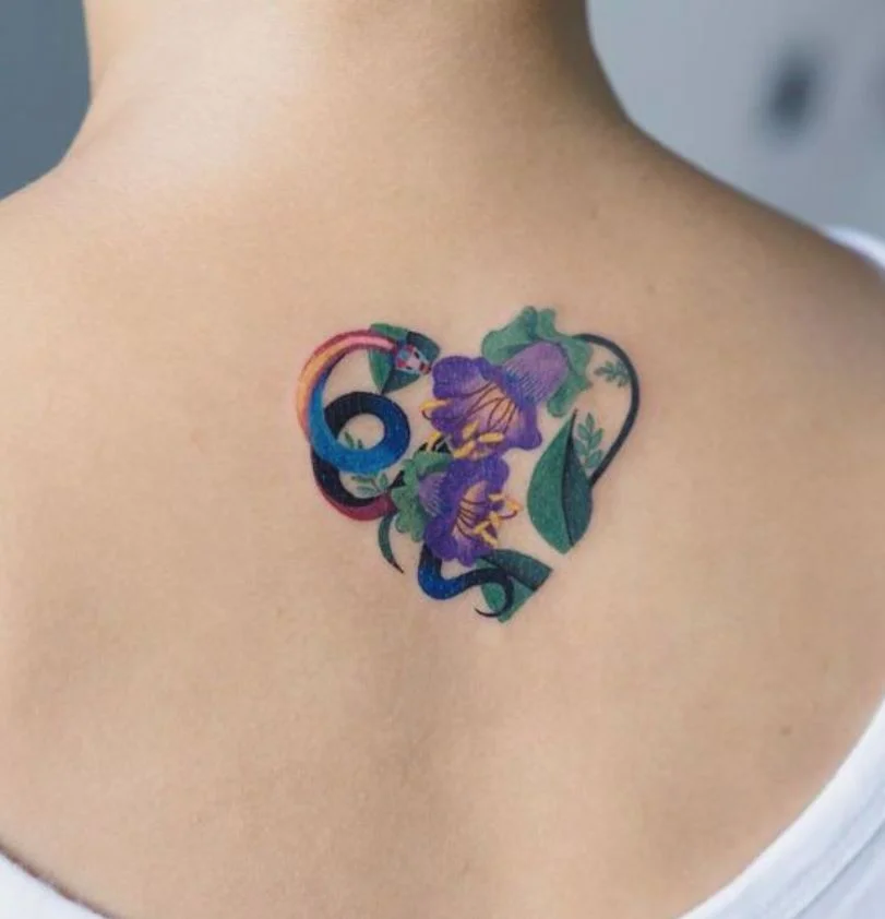 Tatouage De Serpent Et Jacinthes En Coeur