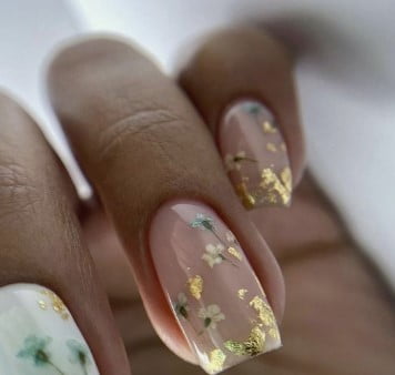 nail Art Transparent Fleurs Et Dorures