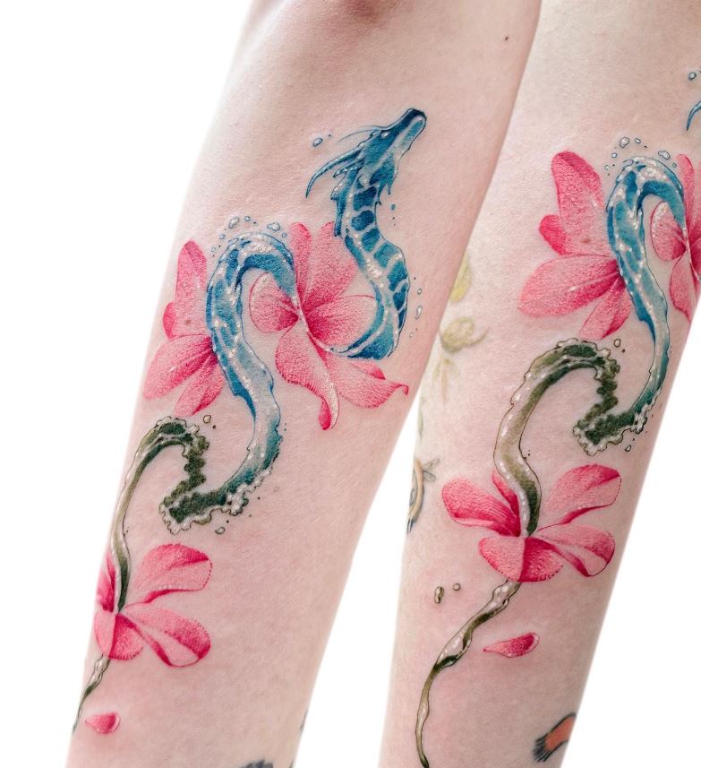  Tatouage De Dragon Et Fleurs Roses