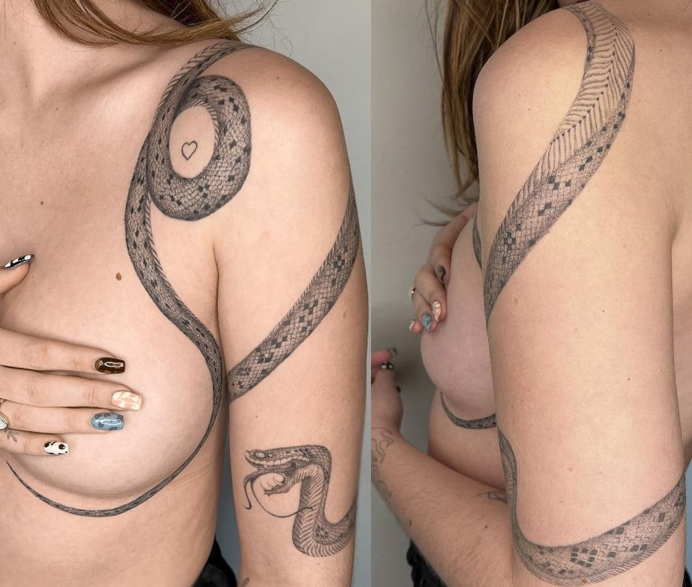 Tatouage De Serpent Sur La Poitrine Et Le Bras 