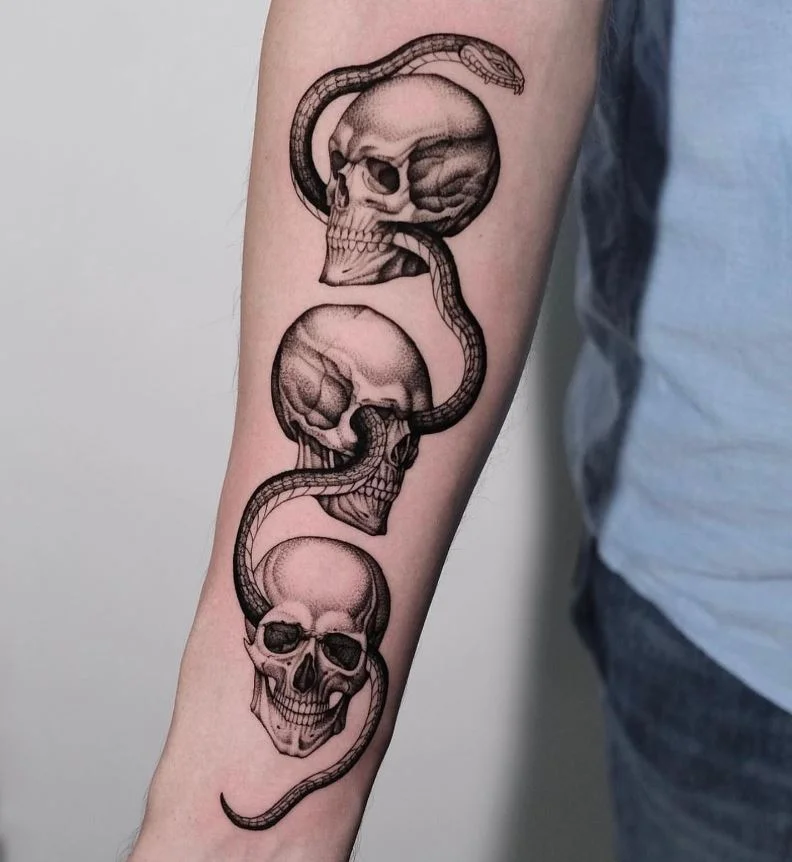 Tatouage De Serpent Et Crânes