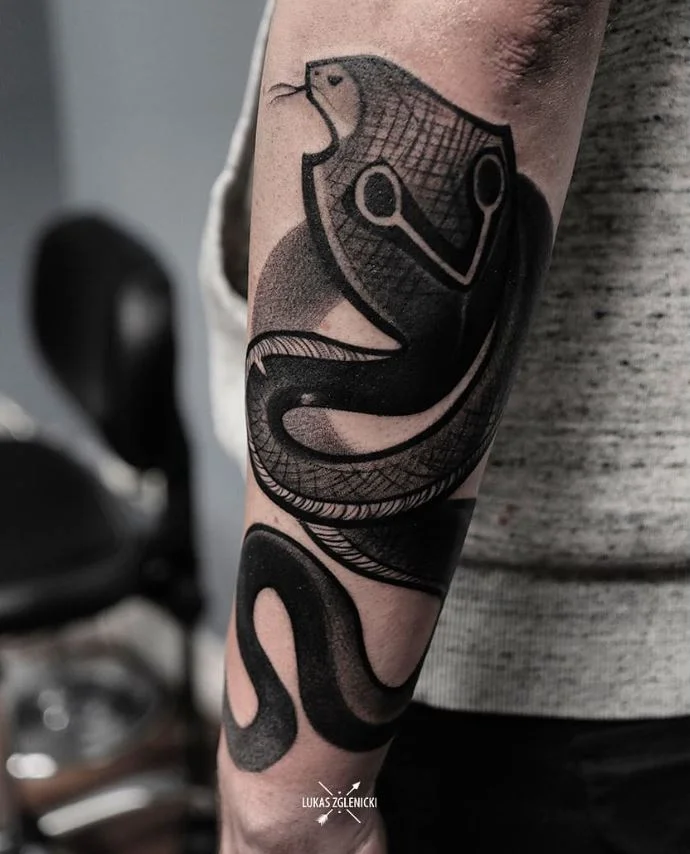 Tatouage De Serpent Cobra Sur L'avant Bras
