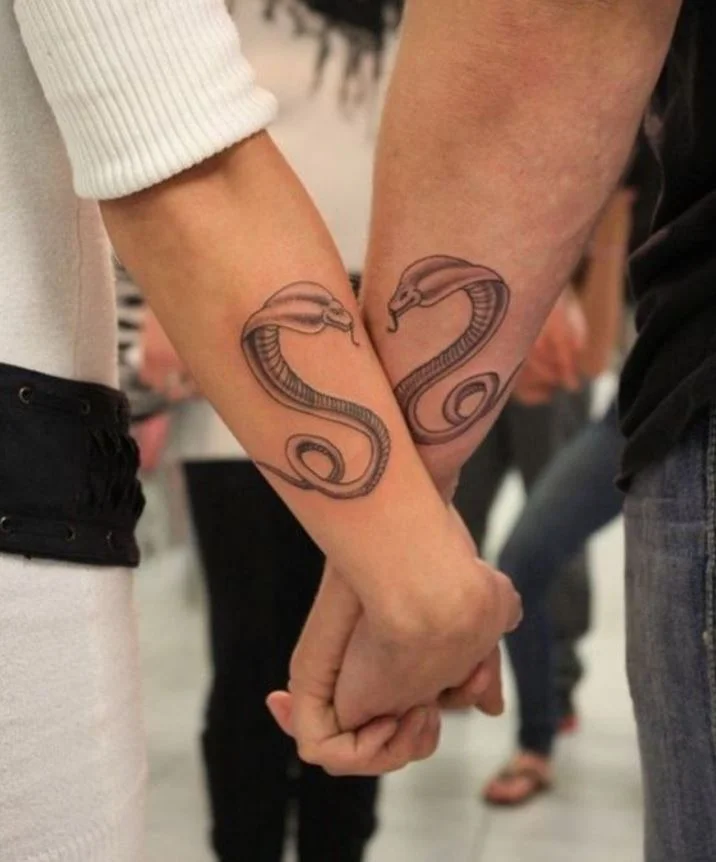 Tatouage De Serpent Cobra Royal Sur L'avant Bras