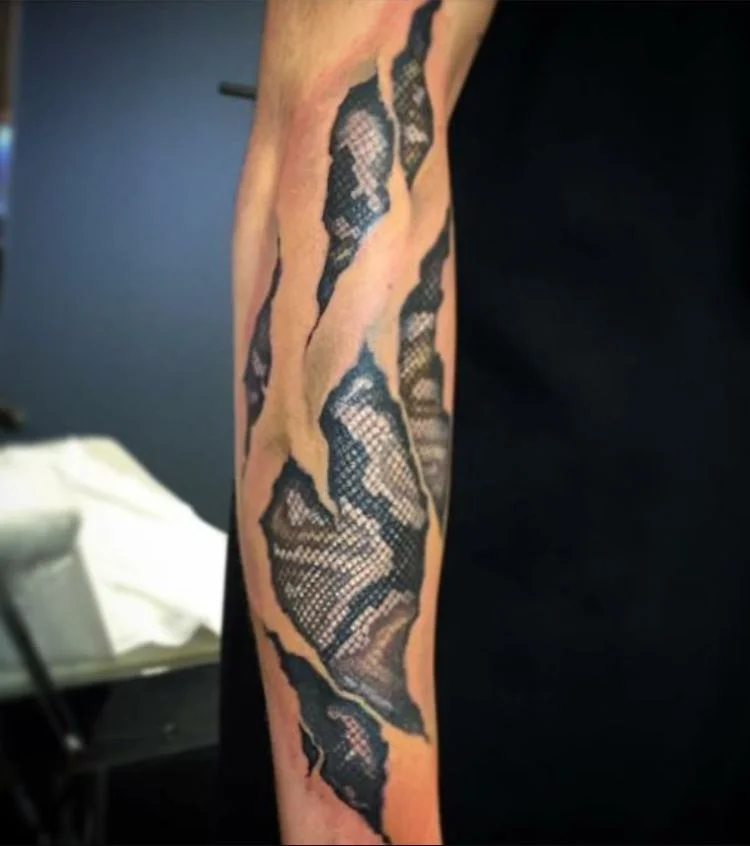 Tatouage Peau Déchiquetée De Serpent