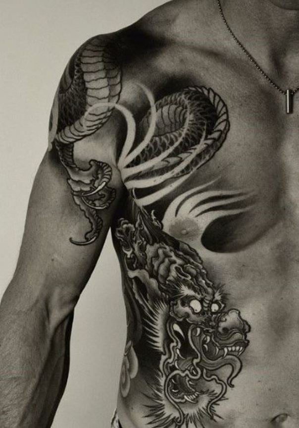 Tatouage De Dragon Japonais Sur La Côte