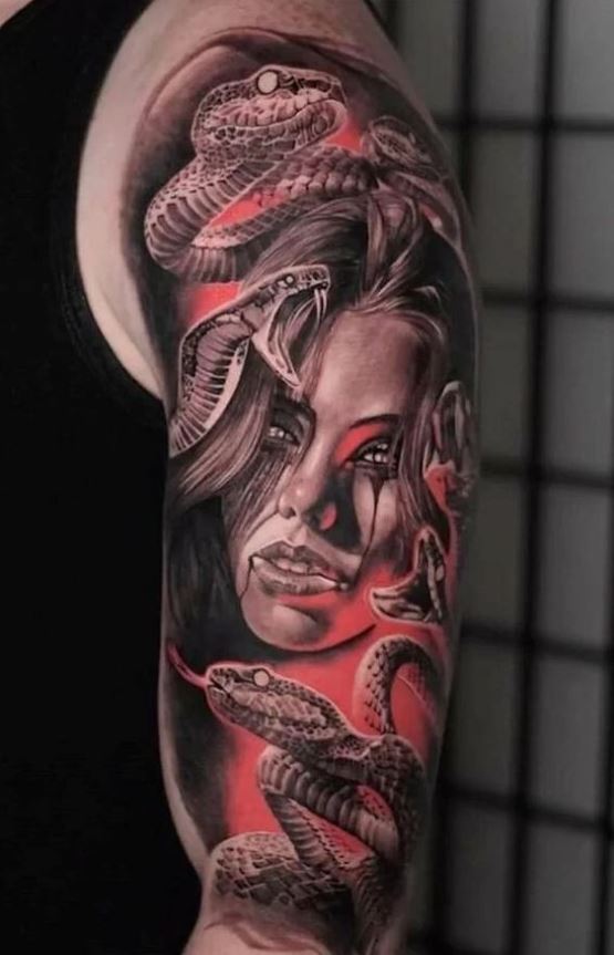 Tatouage De Multi Serpent Et Femme 