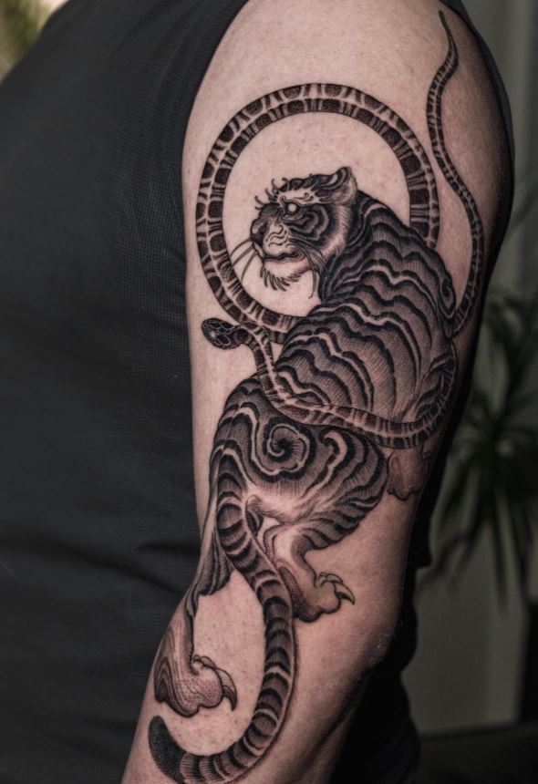 Tatouage De Serpent Et Tigre