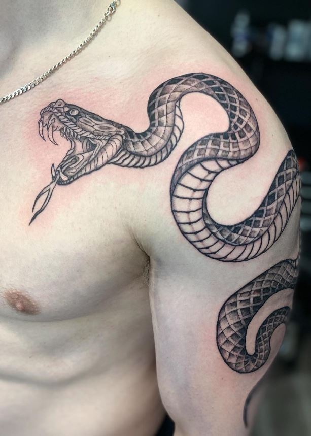 Tatouage De Serpent Sur L'épaule Et Le Bras 