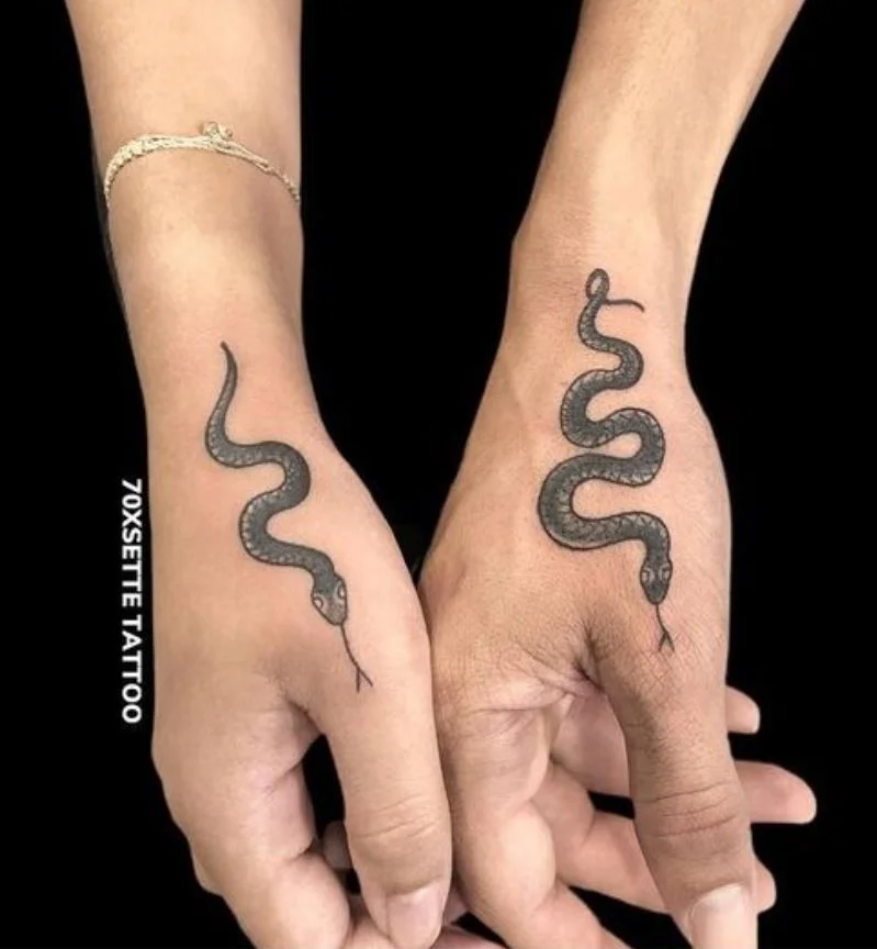 Tatouage De Serpent Sur La Main