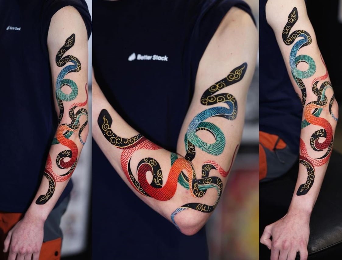 Tatouage De Serpents Multicolores Sur Le Manchon