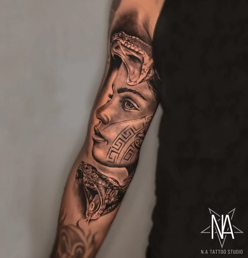Tatouage De Deux Têtes De Serpent Et Femme
