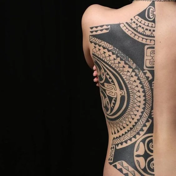Un Mélange D’enata Et Du Demi Dieu Tiki