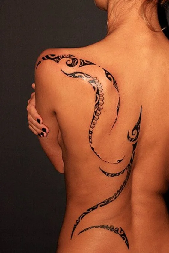 Subtil Tatouage Tribal