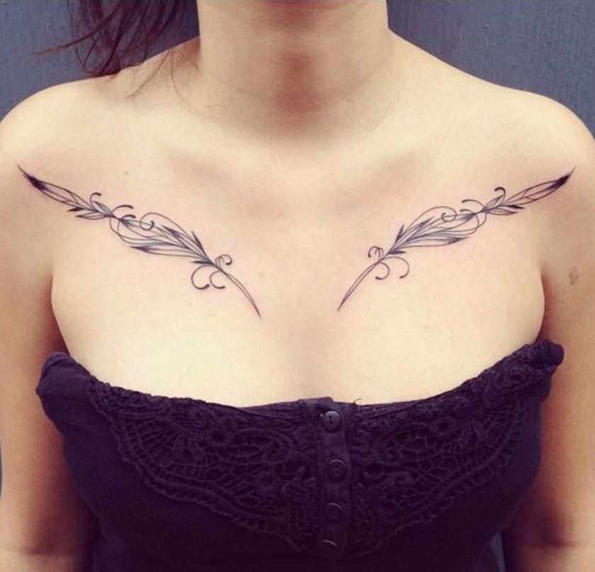 Tatouage Duo De Plume Femme Sous La Clavicule 