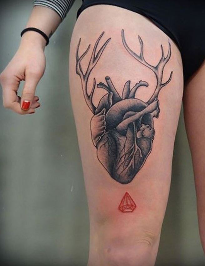 Tatouage Coeur à Cornes De Cerf Et Diamant 