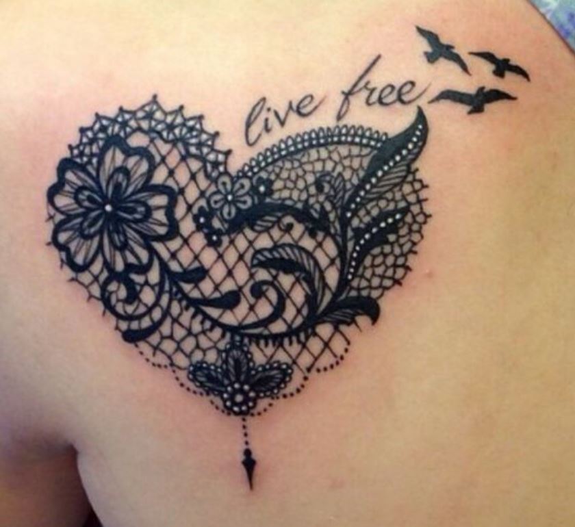 Tatouage Coeur En Dentelle Et Oiseaux 