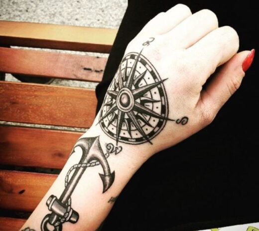 Tatouage Ancre Boussole