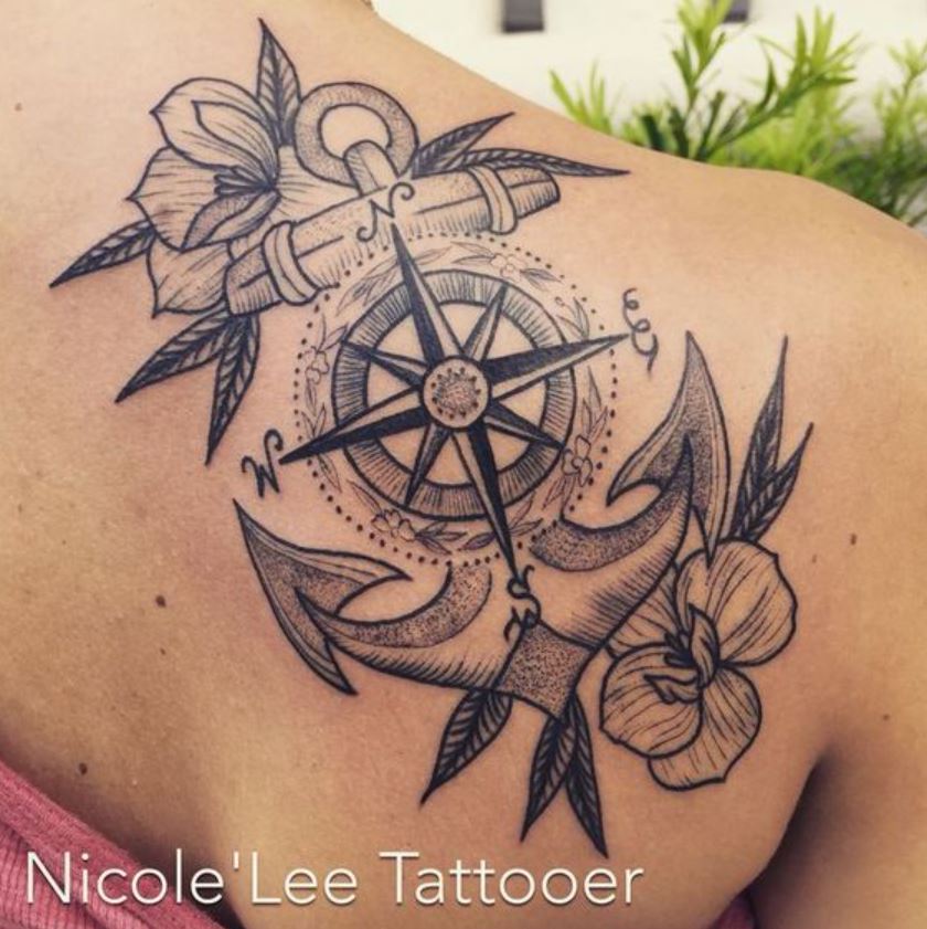 Tatouage Boussole Ancre à Fleurs