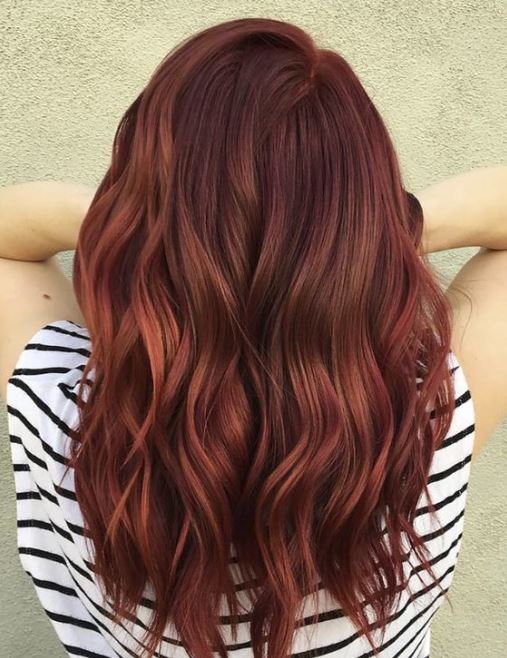 Coloration Auburn Cheveux Longs Avec Reflet Ombré Cuivré 