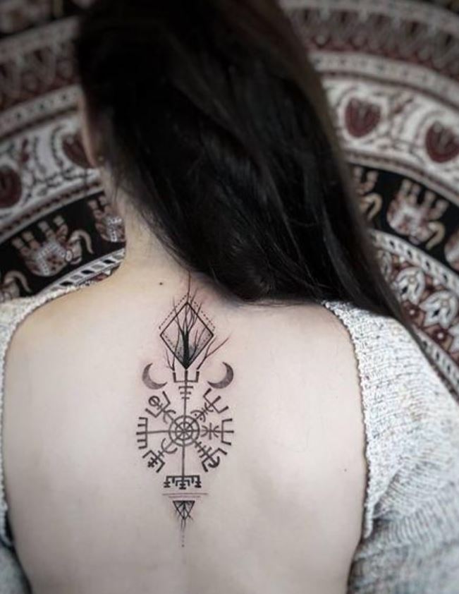 Tatouage Viking Vegvisir Et Croissants De Lune