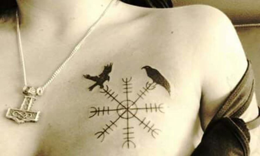 Tatouage Viking Hugin Et Mugin Sur Heaume De Awe