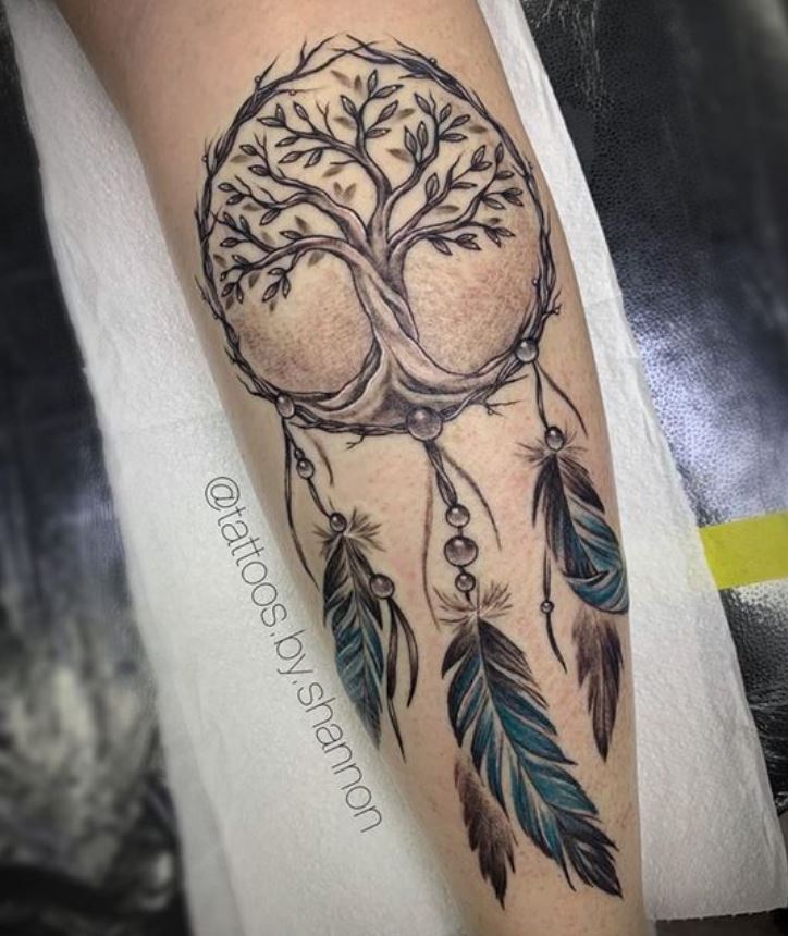 Tatouage Arbre De Vie Et Attrape Rêve Sur Le Mollet