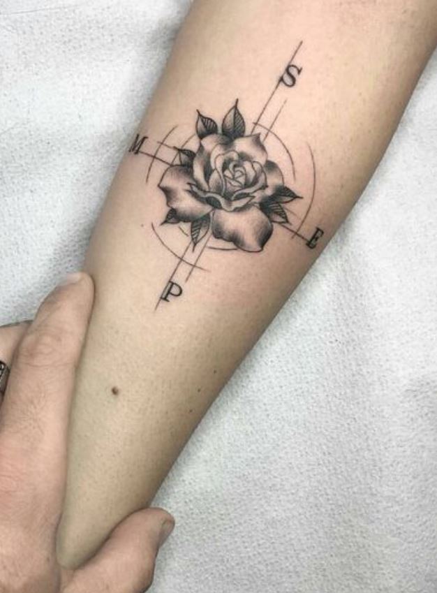 Tatouage Boussole Et Rose Femme 