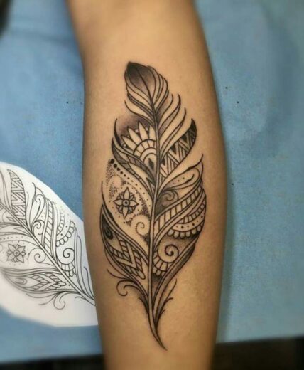 Tatouage Dentelle Plume