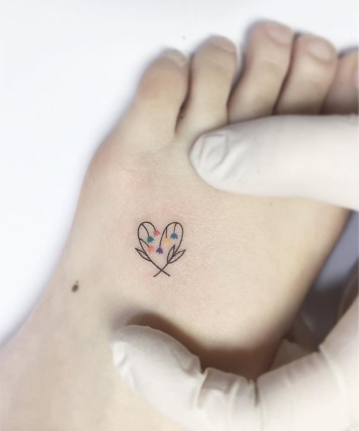 Tatouage Mini Coeur Floral Sur Le Pied 